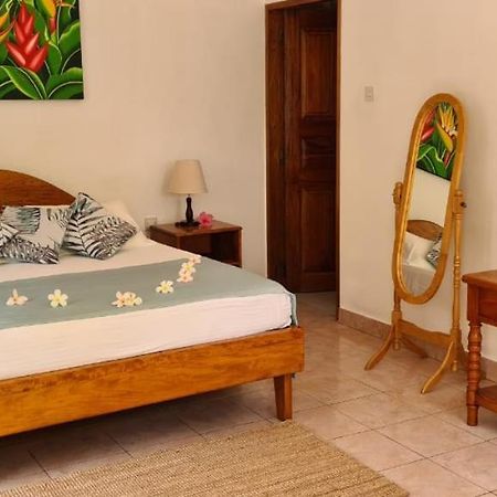 Chez Lester Baie Sainte Anne Екстериор снимка